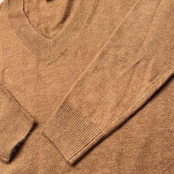 Gap women’s deep‎ v neck Tan shimmer Sweater large - Picture 2 of 7